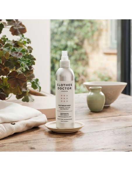 Spray rafraîchissant pour tricots – Bois de Cèdre & Vanille