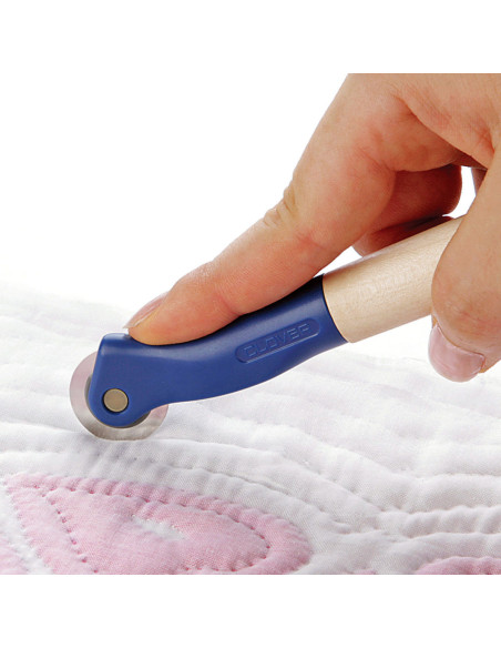 Rotella per tracciare con dentellatura liscia e manico in legno Clover