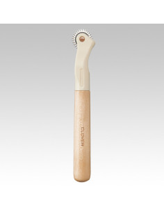 Rotella per sarti dentellata con manico in legno Clover