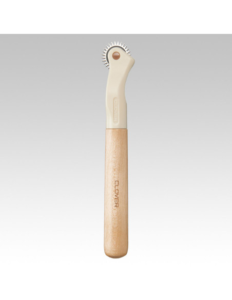 Rotella per sarti dentellata con manico in legno Clover