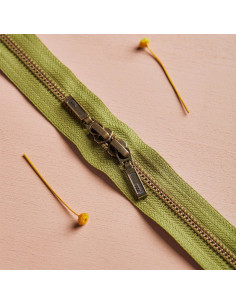 Chiusura a doppio cursore Ottone e Matcha Leaf 40 cm - Atelier Brunette