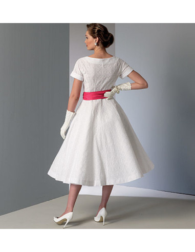 Modello di abito e cintura - Vogue 9105