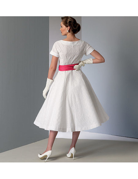 Modello di abito e cintura - Vogue 9105