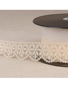 Tulle ricamato con fiori a rosetta - Ecru