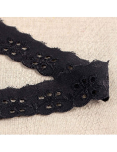 Ricamo Inglese fiori smerlati Inaya - Nero