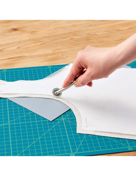 Set di strumenti da cucito in legno di noce Clover