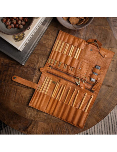 Custodia in pelle per uncinetti e aghi intercambiabili Muud Billie - Whisky