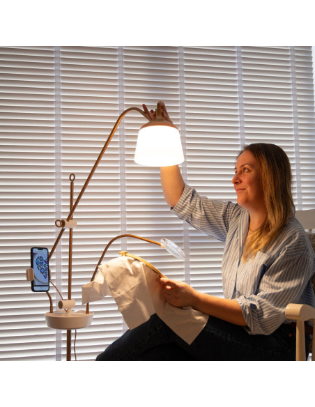 Lampada da terra con lente d'ingrandimento, vassoio e pinza per telefono Daylight Anita