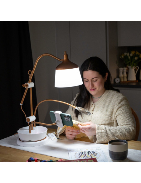 Lampada da tavolo con lente d'ingrandimento, vassoio e pinza per telefono Daylight Anita