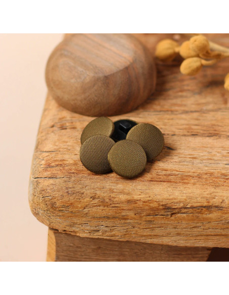 Pulsante rivestito in raso su gambo 18 mm - Oliva