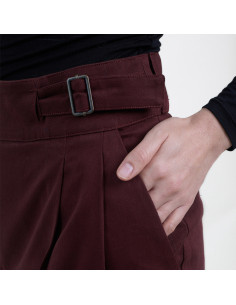 Modello I pantaloni con cintura - Atelier Brunette 2