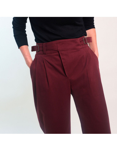 Modello I pantaloni con cintura - Atelier Brunette