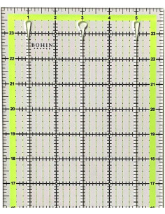 Righello patchwork con scanalature di taglio Bohin 6 x 24 pollici 2