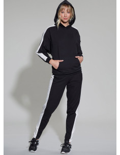 Modello di pantaloni, top e felpa - McCall's 8351