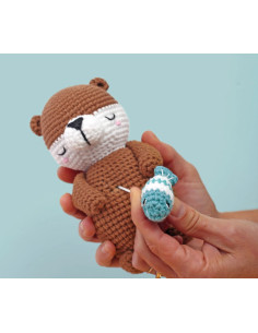 Kit uncinetto amigurumi - Lontra musicale 2