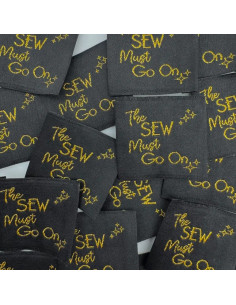 Set di 5 etichette tessute da cucire The sew must go on