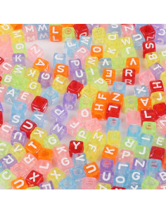 Sacchetto di 100 perline quadrate colorate - Lettere bianche