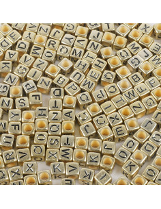 Sacchetto di 100 perline quadrate oro - Lettere nere