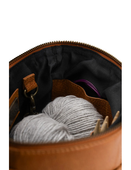 Borsa portaoggetti in pelle per il lavoro a maglia Muud Grace - Whisky