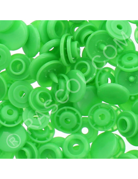 Confezione di 25 bottoni a pressione in resina KAM rotondi - Verde chiaro