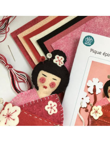 Kit feltro kokeshi puntaspilli e porta forbici