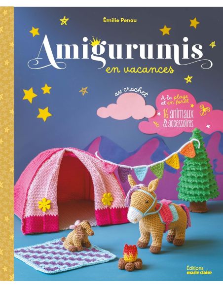 Libro amigurumi in vacanza sulla spiaggia e nella foresta
